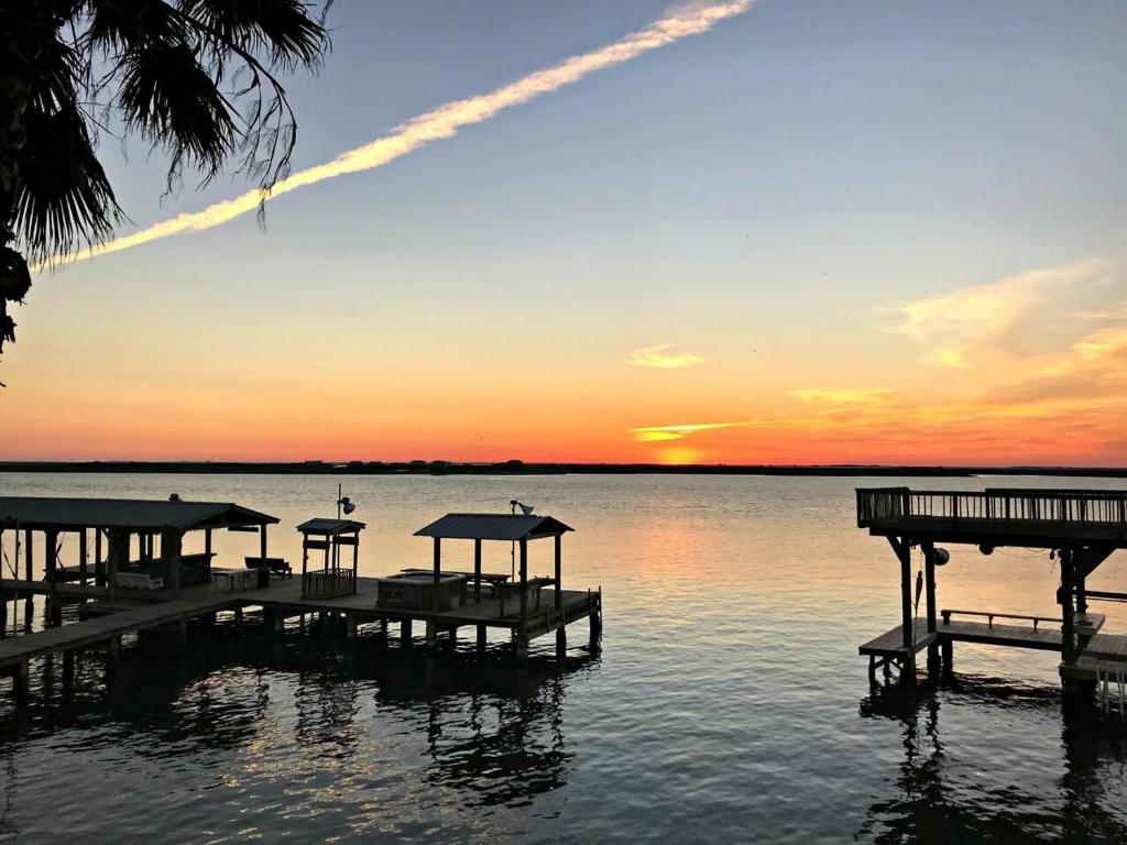 SeaTrout - Right on the BAY! Best Sunset View Great Fishing Spot! - image 2