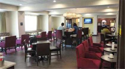 Hampton Inn Ozark - image 10