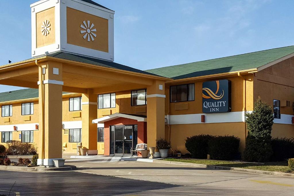 Quality Inn Ozark - main image