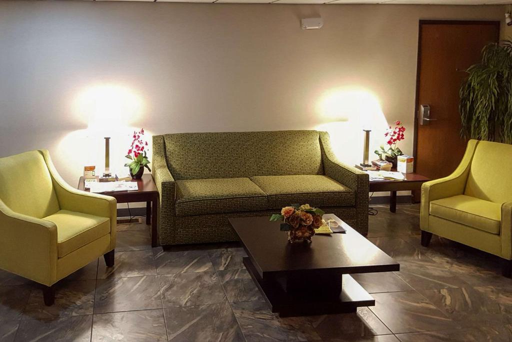 Quality Inn Ozark - image 6