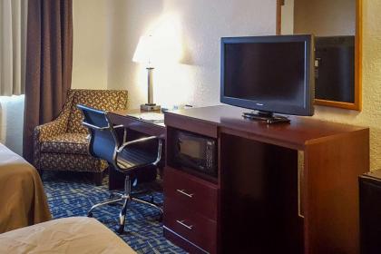 Quality Inn Ozark - image 8