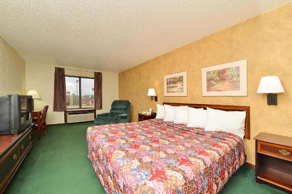 Americas Best Value Inn Ozark - image 6