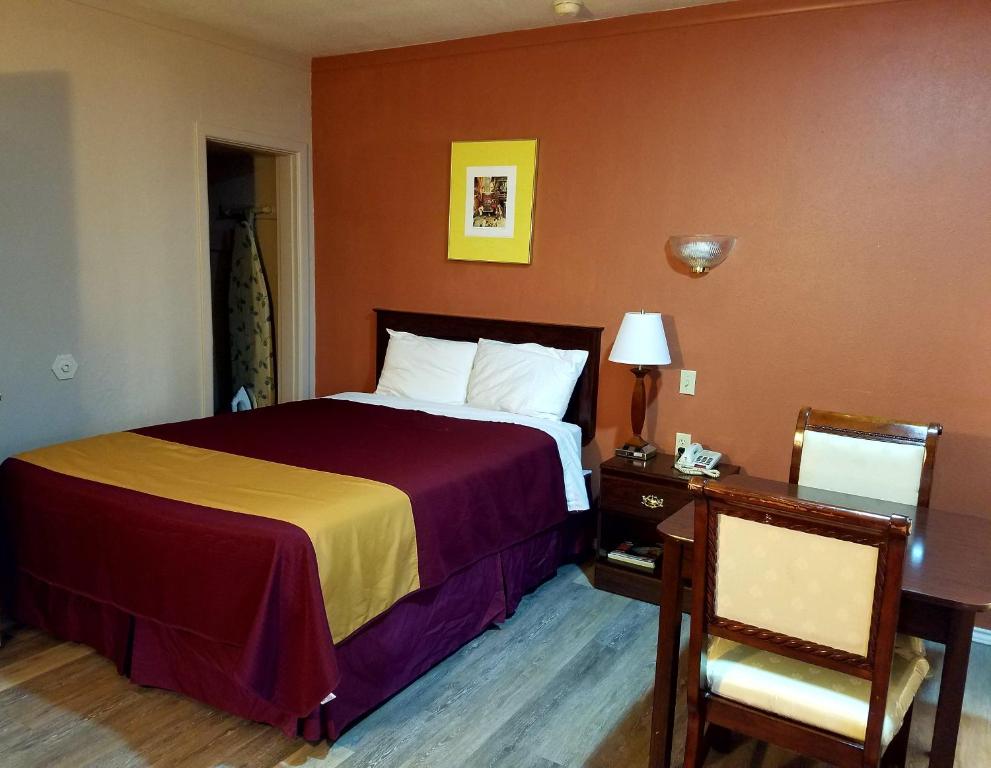 Americas Best Value Inn Ozona - image 2