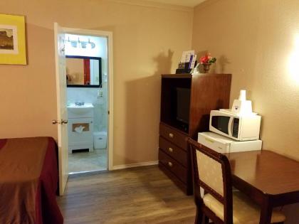 Americas Best Value Inn Ozona - image 3