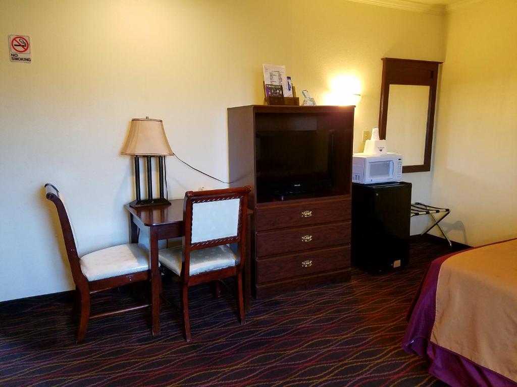 Americas Best Value Inn Ozona - image 5