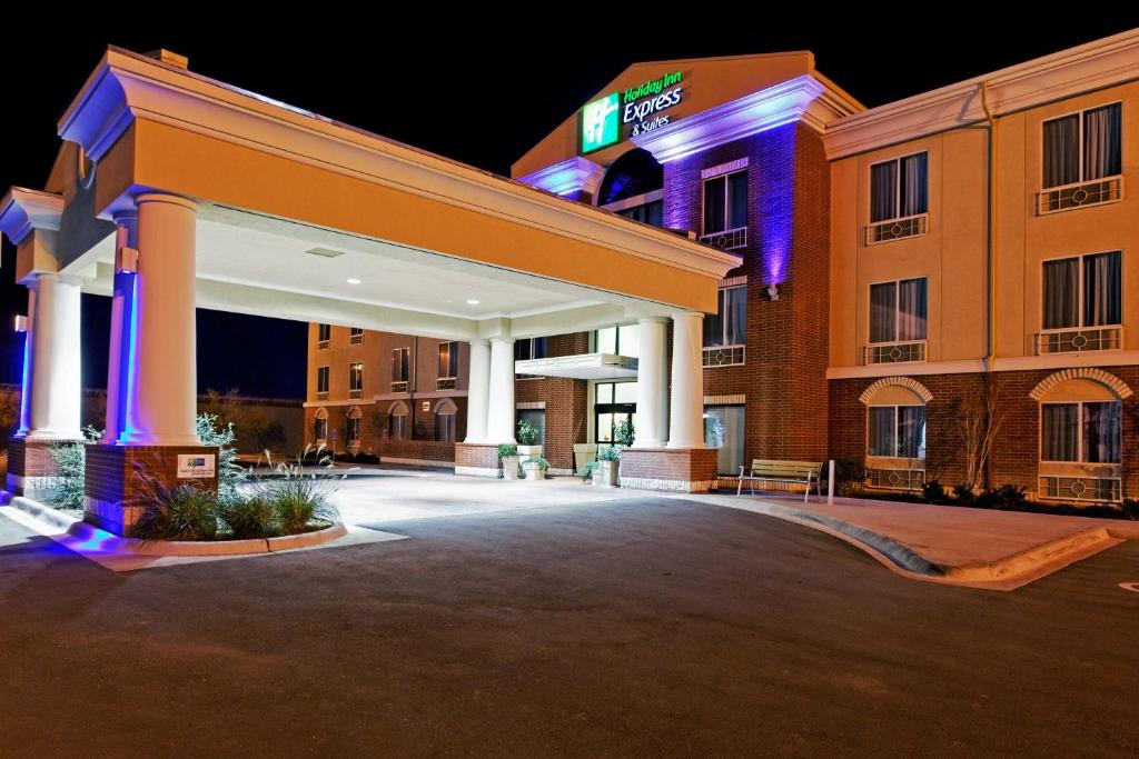 Holiday Inn Express & Suites Ozona an IHG Hotel - image 6