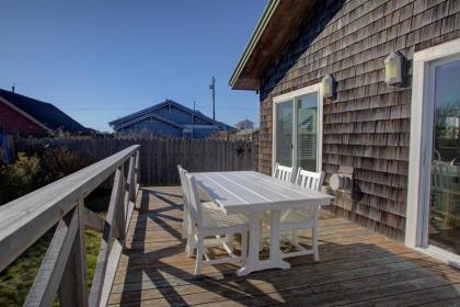 Chic Summer House Cottage 2 Blocks to Ocean - image 7