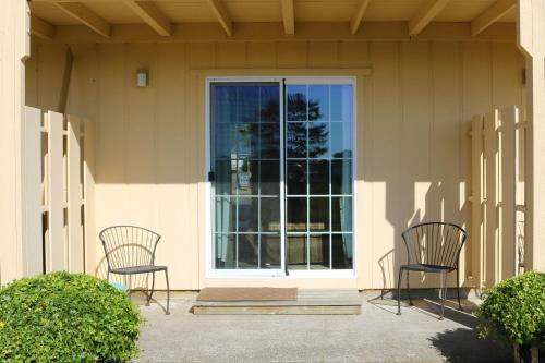 Pacific City Inn - image 3