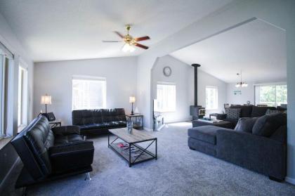 Best Nest gated community wood stove easy walking distance to beach - image 4