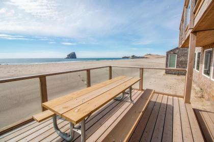 New beach house! Oceanfront newly remodeled stay in Pacifical - fantastic adult getaway - image 13