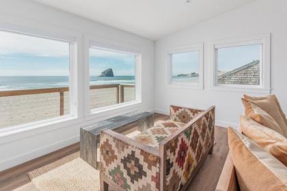 New beach house! Oceanfront newly remodeled stay in Pacifical - fantastic adult getaway - image 17