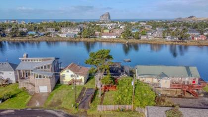 the Nestucca River House Pacific City