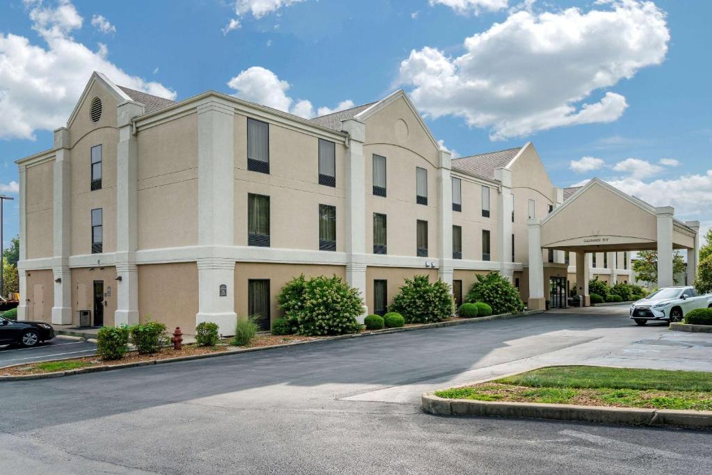 Comfort Inn Near Six Flags St. Louis - main image