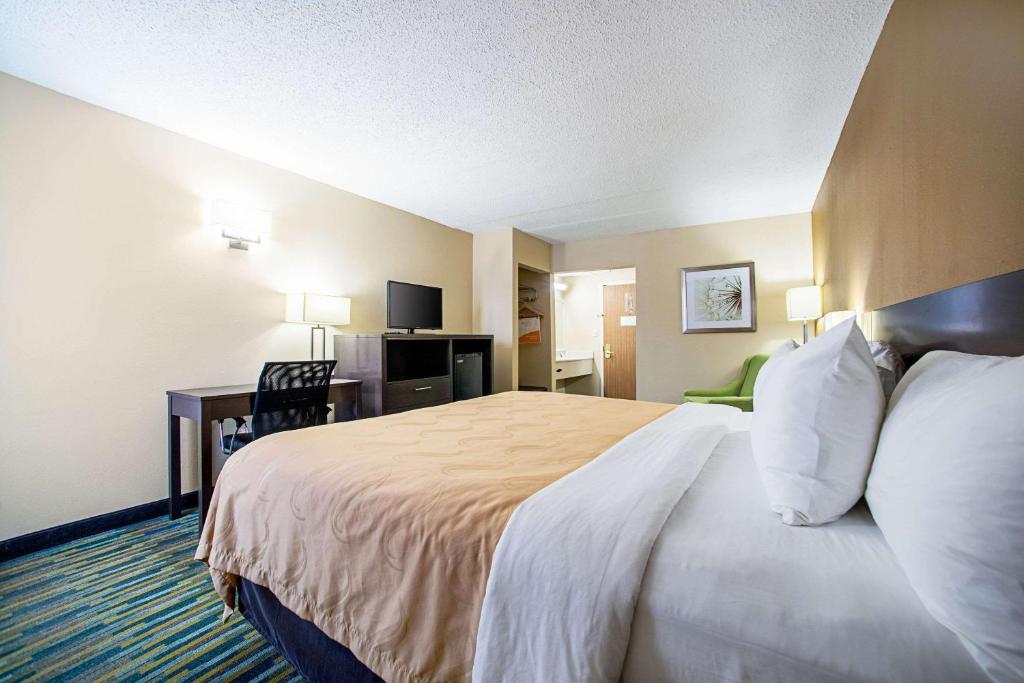 Quality Inn Near Six Flags St. Louis - image 6