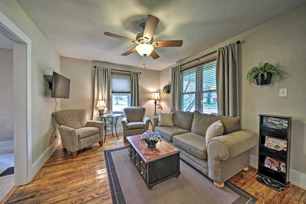 Charming Pet-Friendly Abode Near St Louis! - image 3