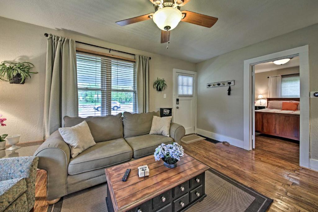 Charming Pet-Friendly Abode Near St Louis! - image 4