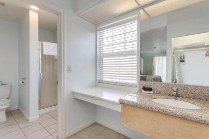 Pacifica Beach Hotel - image 15