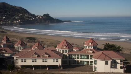 Pacifica Beach Hotel - image 9