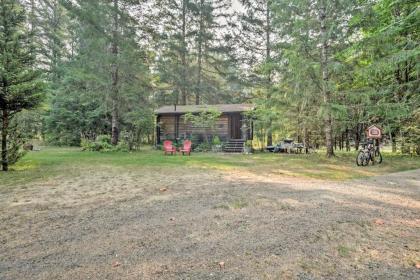 Packwood Cedar Cabin with Mountain Views and Hot Tub - image 11