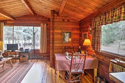 Packwood Cedar Cabin with Mountain Views and Hot Tub - image 12