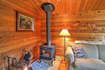 Packwood Cedar Cabin with Mountain Views and Hot Tub - image 13