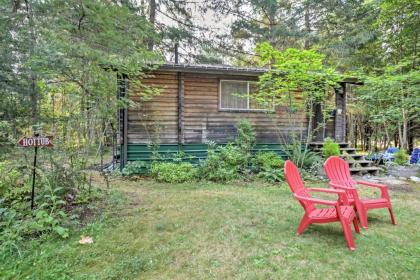 Packwood Cedar Cabin with Mountain Views and Hot Tub - image 5