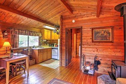 Packwood Cedar Cabin with Mountain Views and Hot Tub - image 6