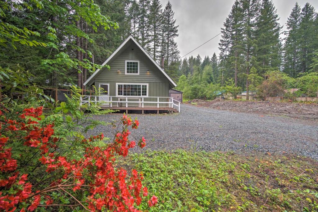 Packwood A-Frame with Hot Tub By Mt Rainier! - main image