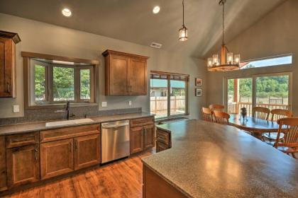 Rustic Cabin Near Mt Rainier Fire Pit and BBQ - image 10