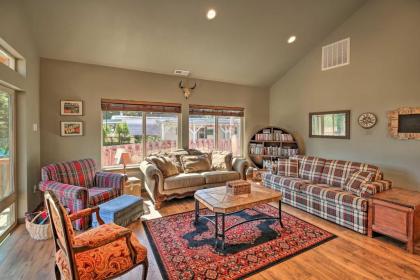 Rustic Cabin Near Mt Rainier Fire Pit and BBQ - image 5