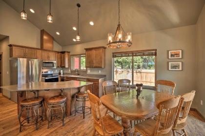 Rustic Cabin Near Mt Rainier Fire Pit and BBQ - image 7