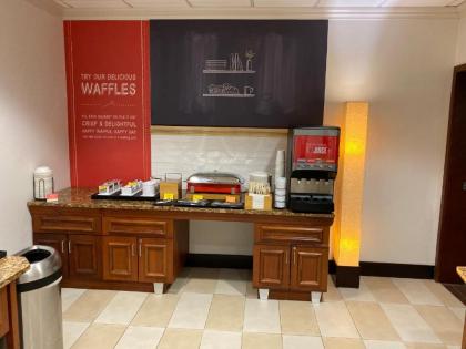 Hampton Inn & Suites Paducah - image 10