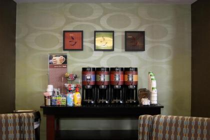 Hampton Inn & Suites Paducah - image 11