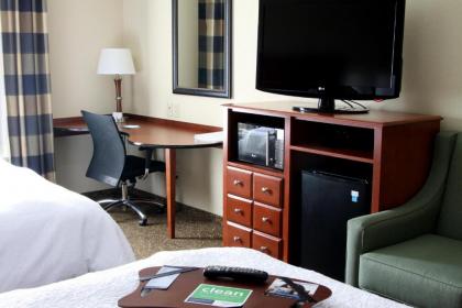 Hampton Inn & Suites Paducah - image 15