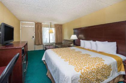 Days Inn by Wyndham Paducah - image 7