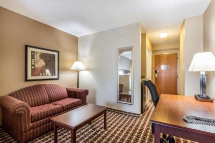 Quality Suites Paducah - image 15