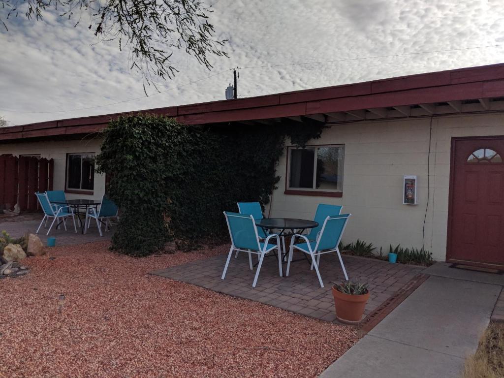 Red Rock Motel - image 3