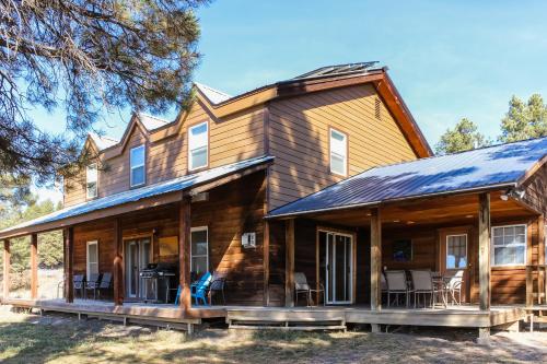 Split Pine Cabin - main image