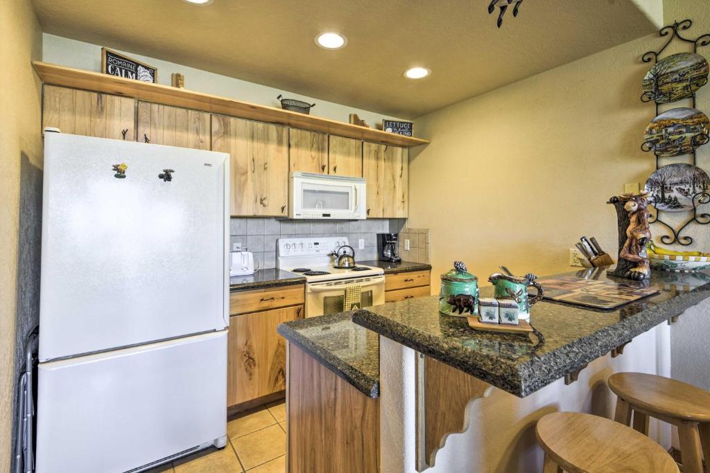 Pagosa Springs Townhome with View Hike and Fish! - image 5