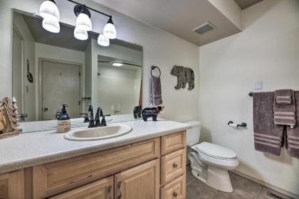 Contemporary Condo with A and C 4 Miles to Hot Springs! - image 12