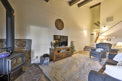 Contemporary Condo with A and C 4 Miles to Hot Springs! - image 2