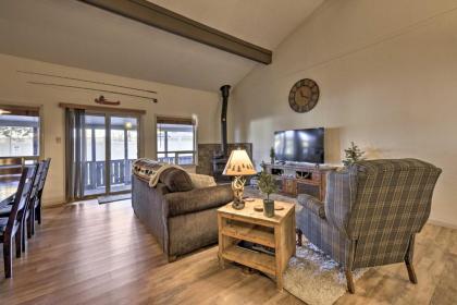 Contemporary Condo with A and C 4 Miles to Hot Springs! - image 5