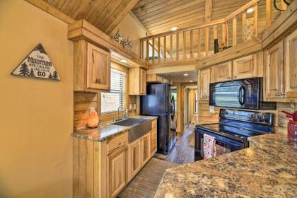 Modern Tiny Cabin - Fish Hike Ski and Soak! - image 17