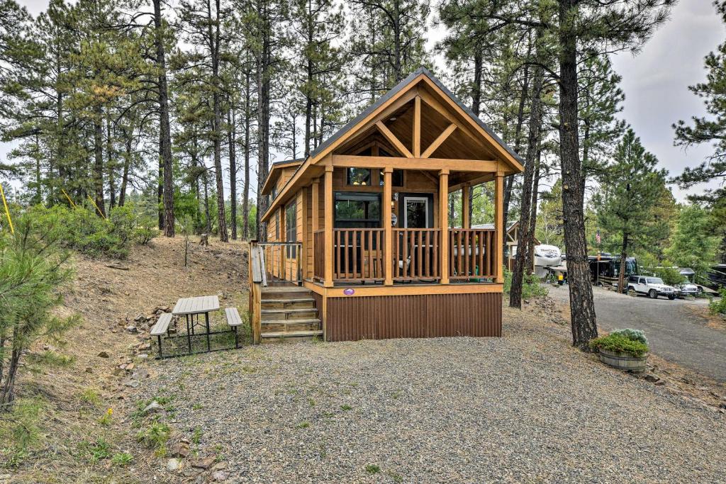 Modern Tiny Cabin - Fish Hike Ski and Soak! - image 3