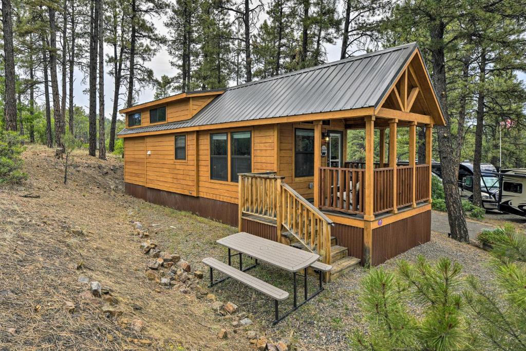 Modern Tiny Cabin - Fish Hike Ski and Soak! - image 5