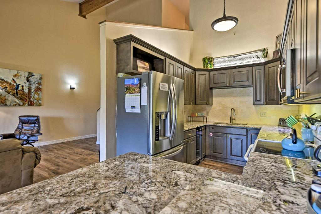 Cozy Mtn Condo with Grill 28 Mi to Wolf Creek! - image 2