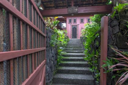 The Bali House and Cottage at Kehena Beach Hawaii - image 11