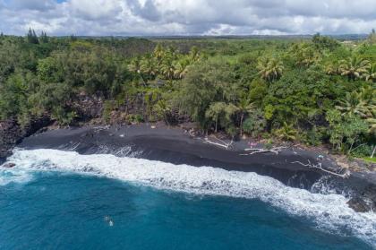 The Bali House and Cottage at Kehena Beach Hawaii - image 9