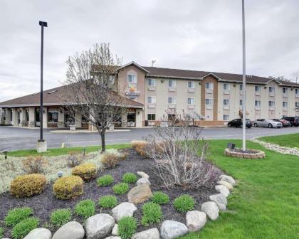 Comfort Inn Painesville - image 3