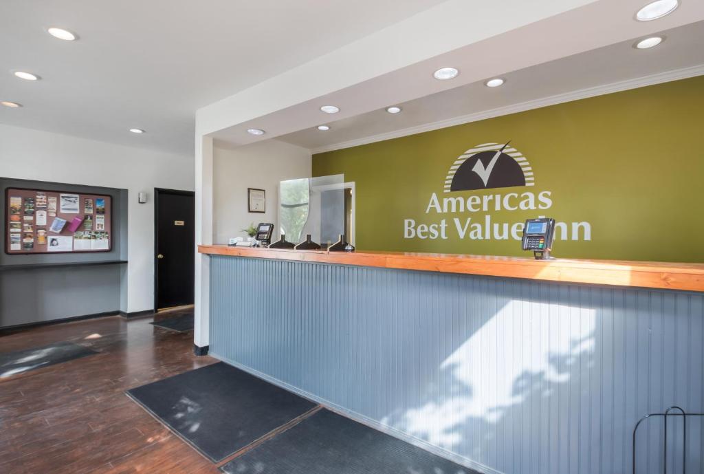 Americas Best Value Inn-Painted Post - image 4